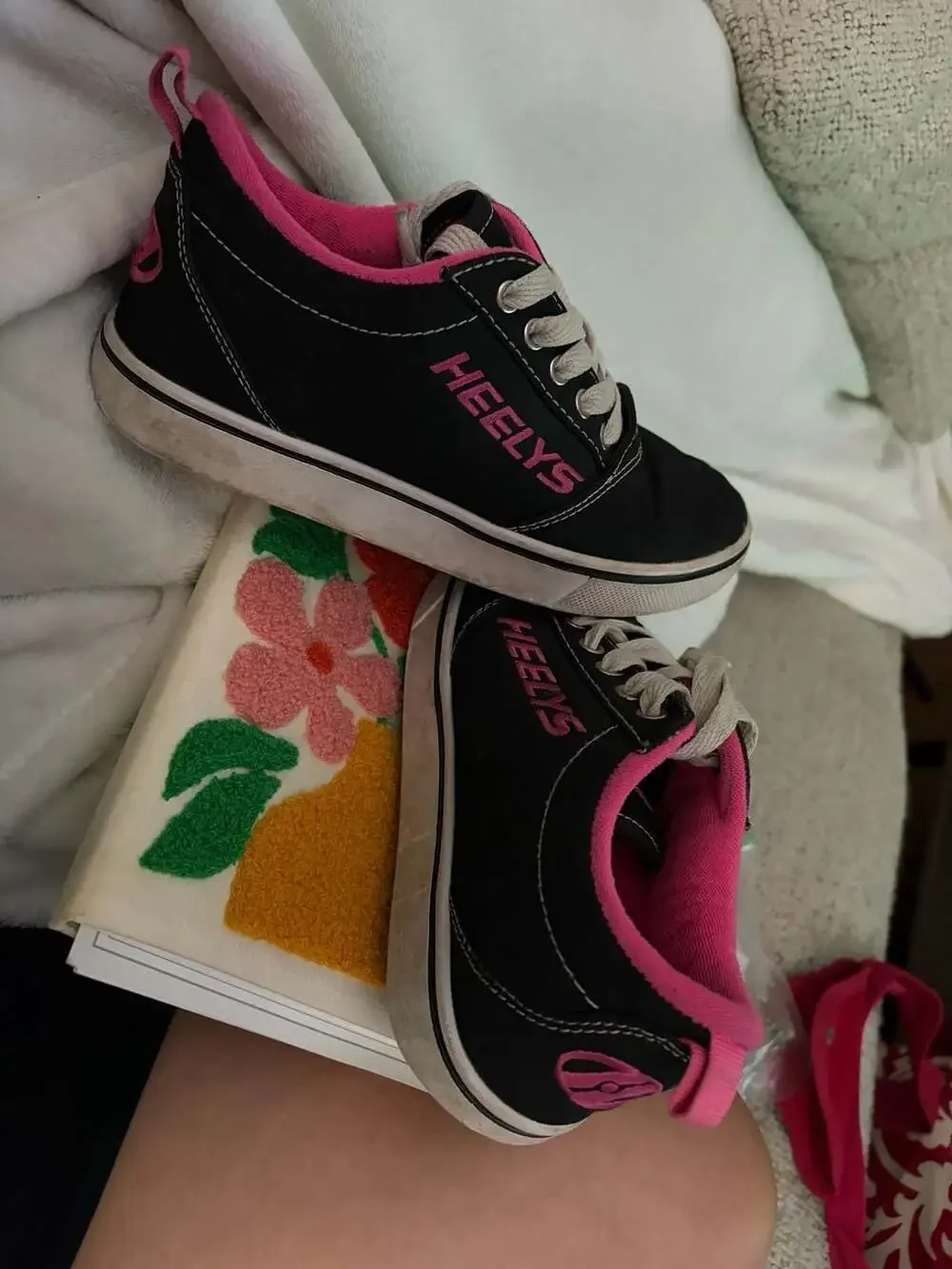 Heelys Pro 20 Black and Pink Wheeled Skate Shoes Youth Size 3
